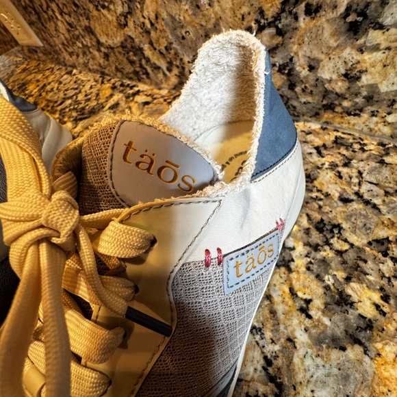 Taos Footwear Women’s Gray and Navy Sneakers - Picture 5 of 15